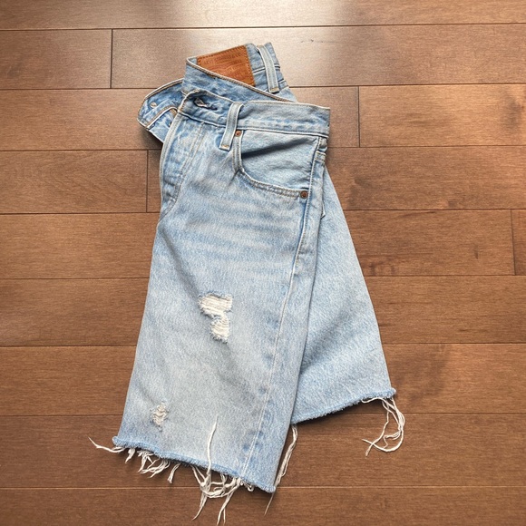 Levi’s Shorts - Picture 2 of 3